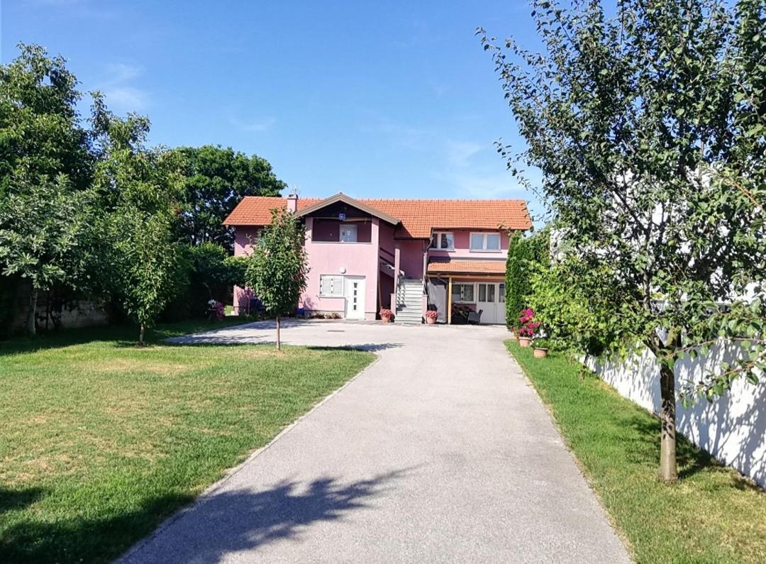 Guest House Lucija Buzin Экстерьер фото